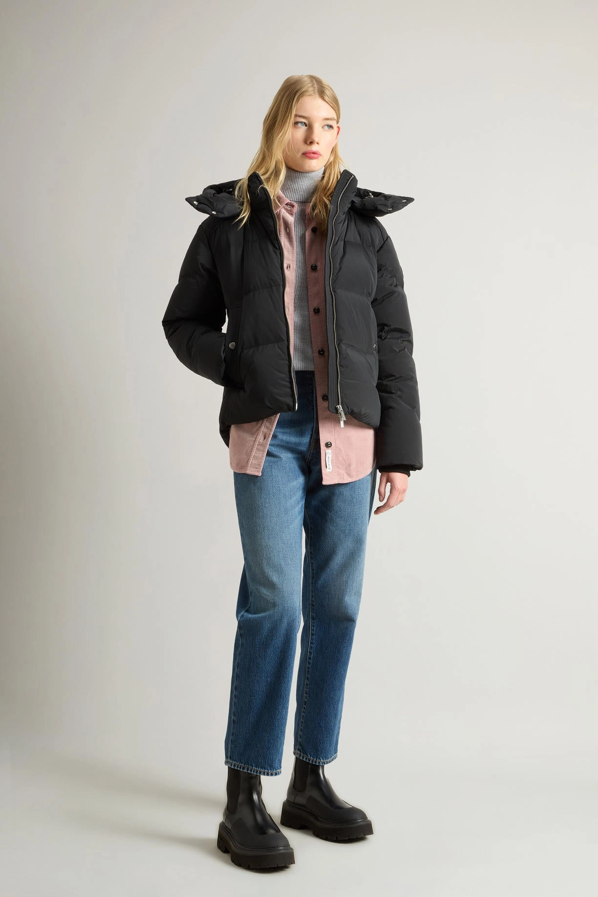 Short Alsea Down Jacket in Stretch Nylon with Detachable Hood Black