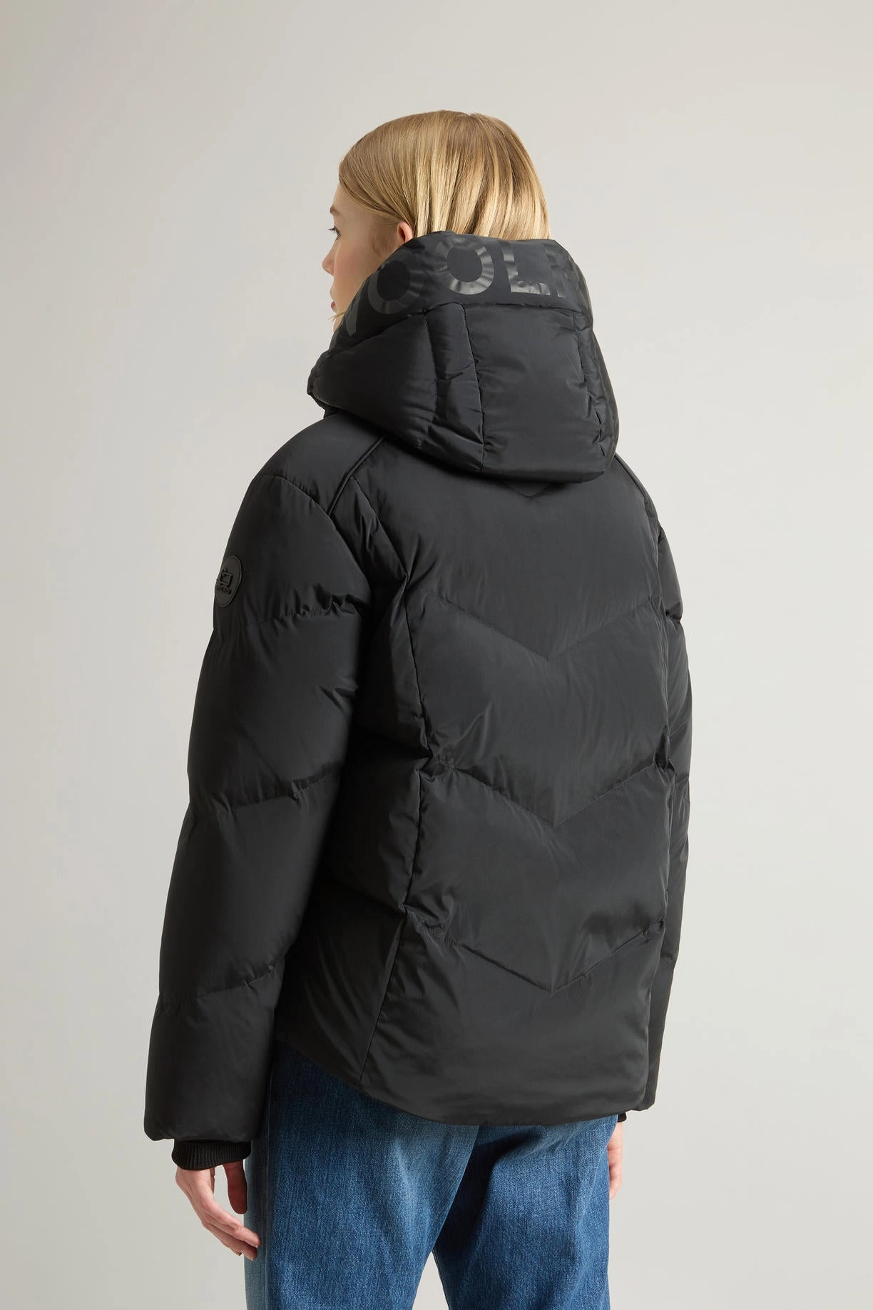 Short Alsea Down Jacket in Stretch Nylon with Detachable Hood Black