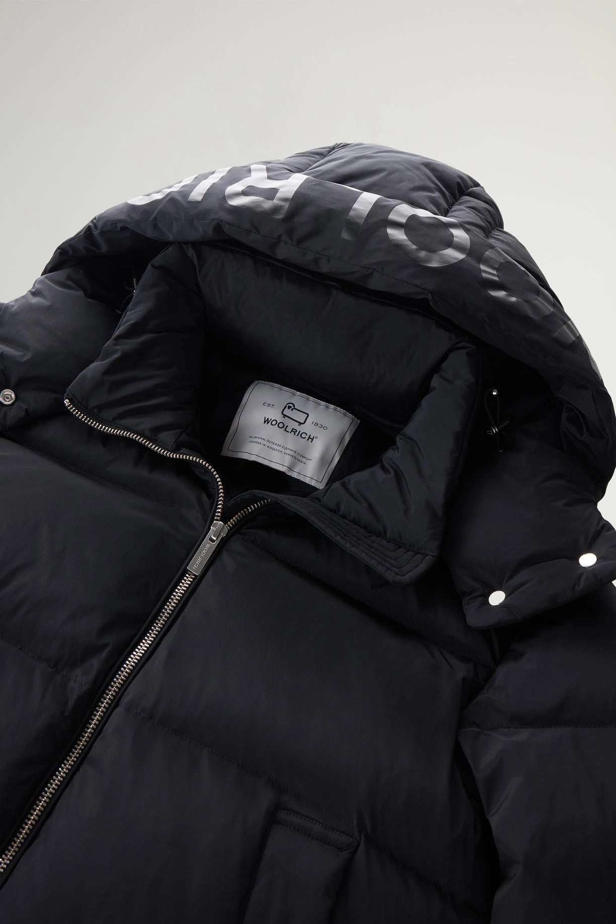 Short Alsea Down Jacket in Stretch Nylon with Detachable Hood Black
