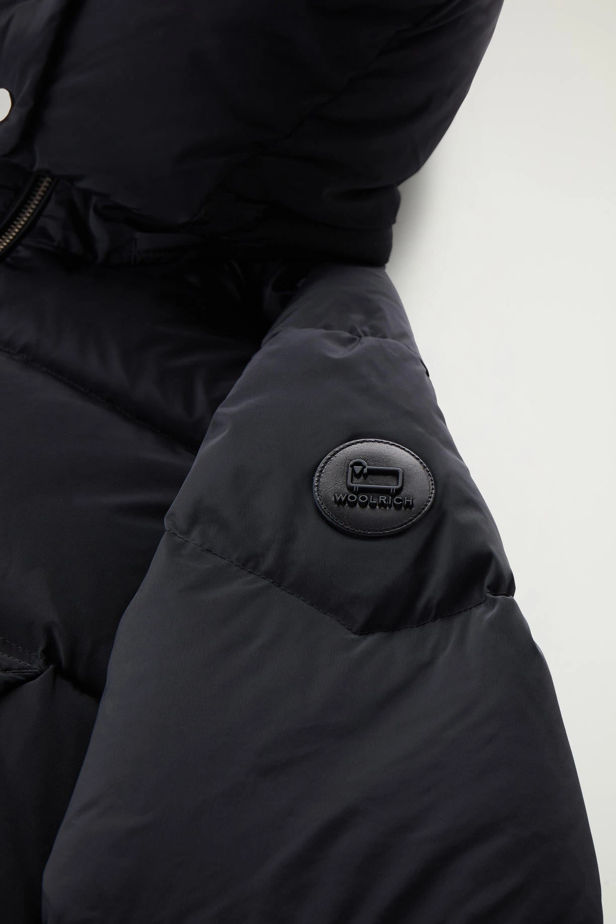 Short Alsea Down Jacket in Stretch Nylon with Detachable Hood Black