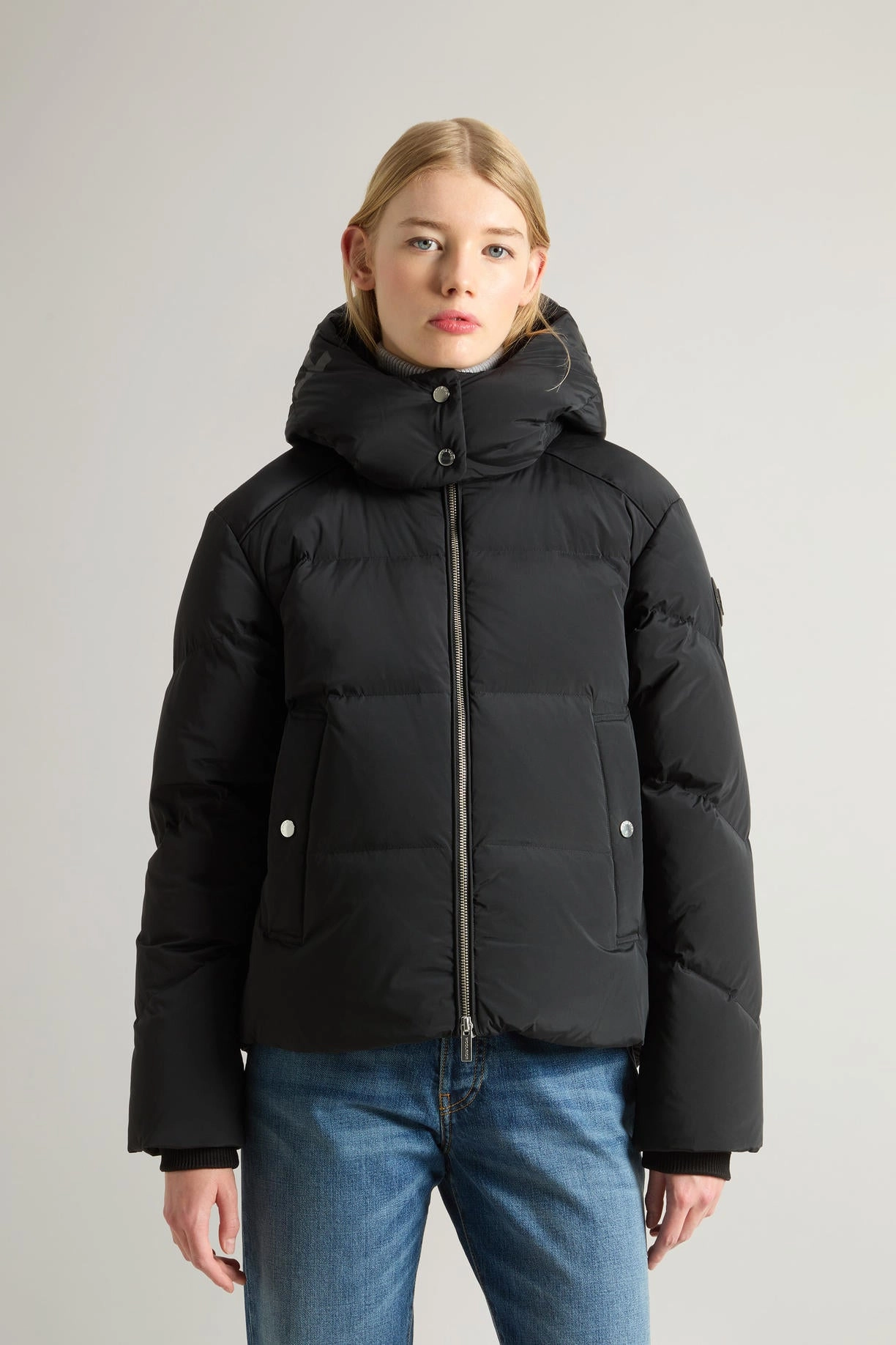 Short Alsea Down Jacket in Stretch Nylon with Detachable Hood Black